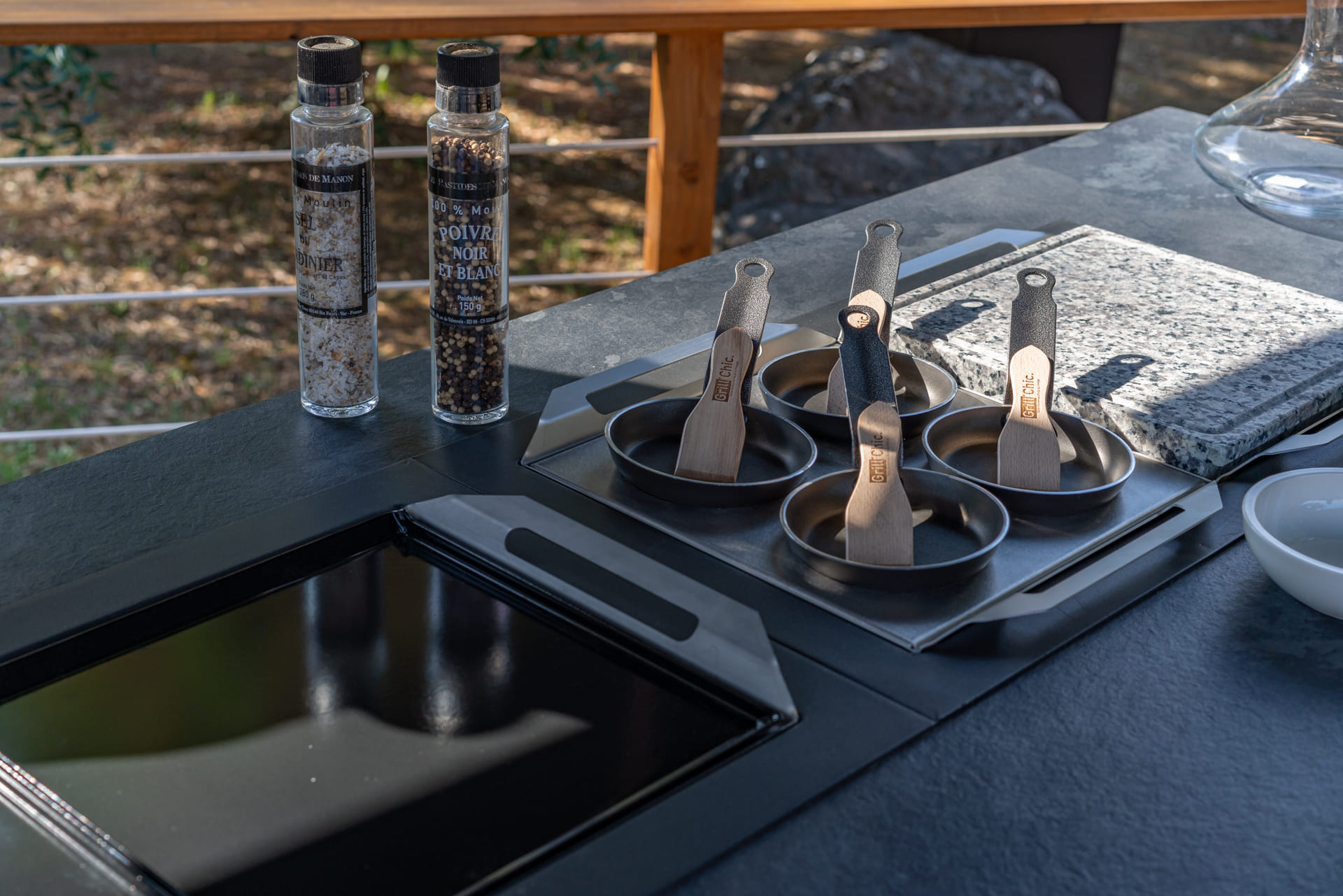 GC-table avec caquelons et plateau